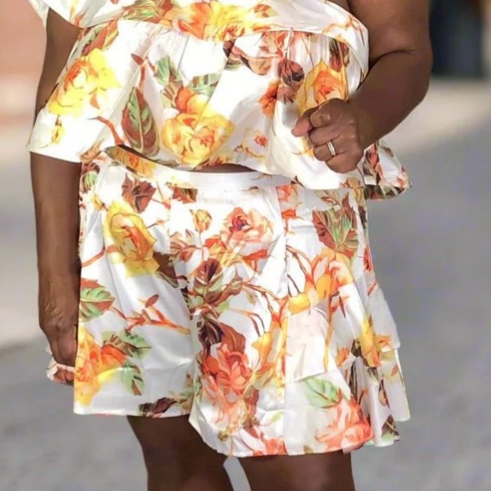 Floral Ruffle Women's Shorts Set - Picture 6 of 6